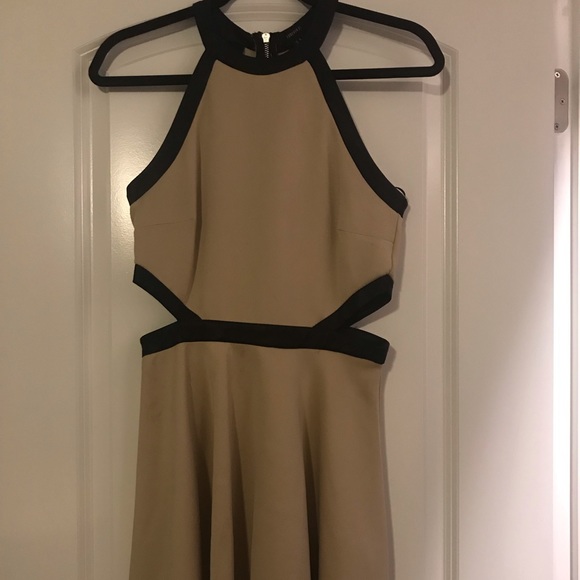 Halter style cocktail dress - Picture 2 of 5